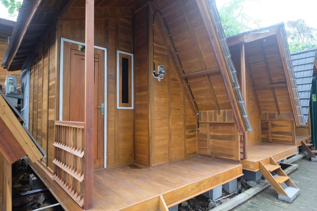 Urbanview Villa Lukulo Kebumen By Reddoorz エクステリア 写真