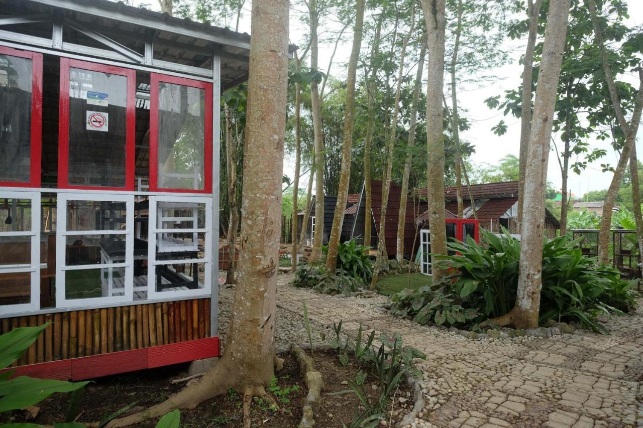 Urbanview Villa Lukulo Kebumen By Reddoorz エクステリア 写真