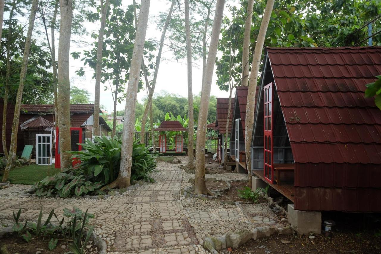Urbanview Villa Lukulo Kebumen By Reddoorz エクステリア 写真