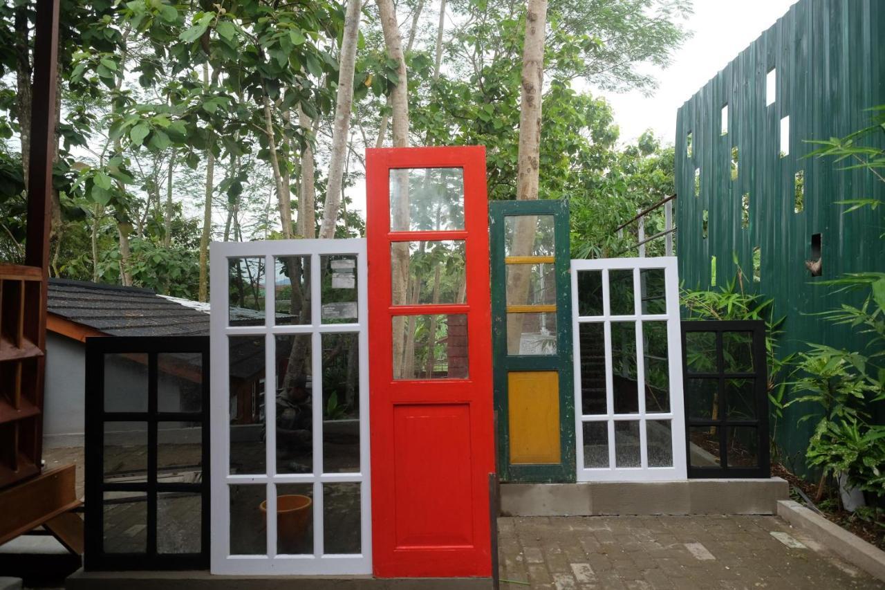 Urbanview Villa Lukulo Kebumen By Reddoorz エクステリア 写真